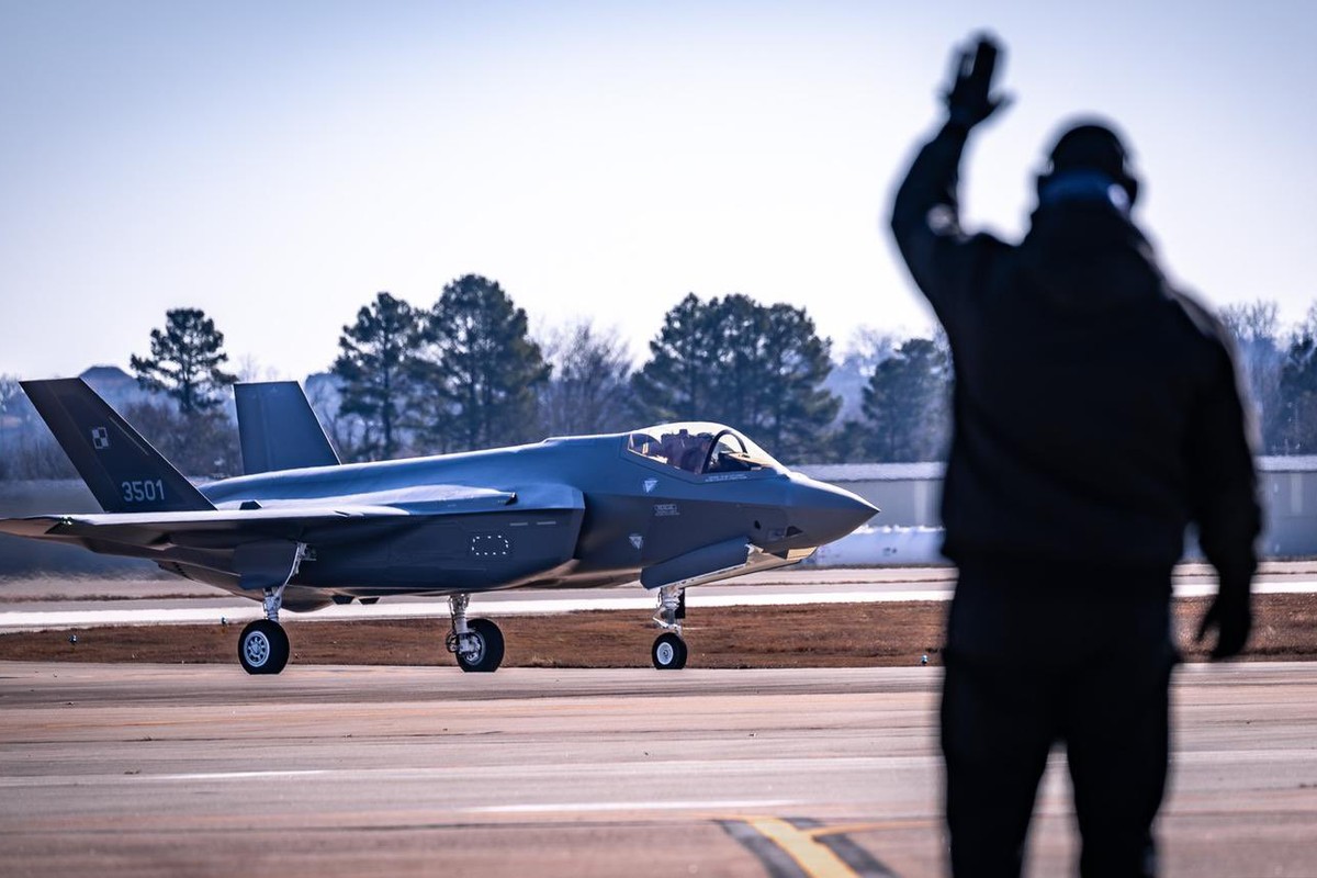 Pierwszy lot polskiego pilota na F-35. Historyczny moment dla lotnictwa RP