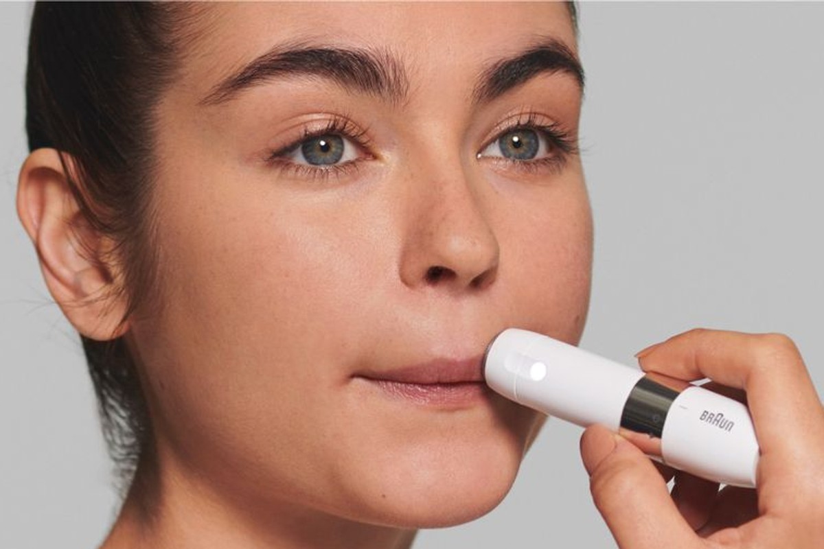 Minidepilator usunie z twarzy choćby drobny meszek. Skutecznie i bez bólu