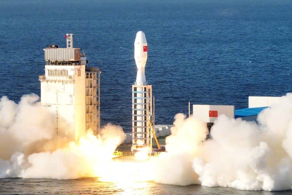 Chińska rakieta kosmiczna może spaść na Polskę. „Warto spojrzeć w niebo”