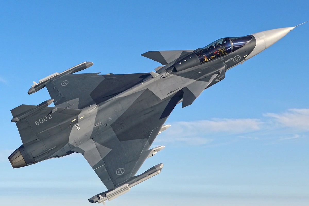 Są lepsze od F-16? Ekspert chce „podniebnych wilków” w Ukrainie