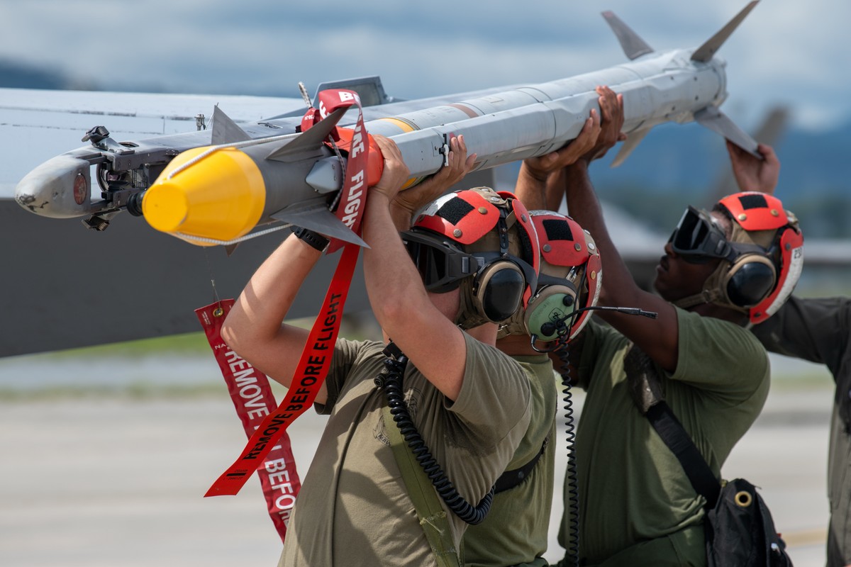 Najlepszy pocisk lotniczy w historii wpadł w ręce Rosji. Pomógł przypadek