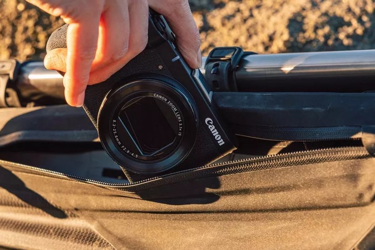 Canon zaprezentował nowe aparaty z serii PowrShot i EOS. To sprzęty dla vlogerów