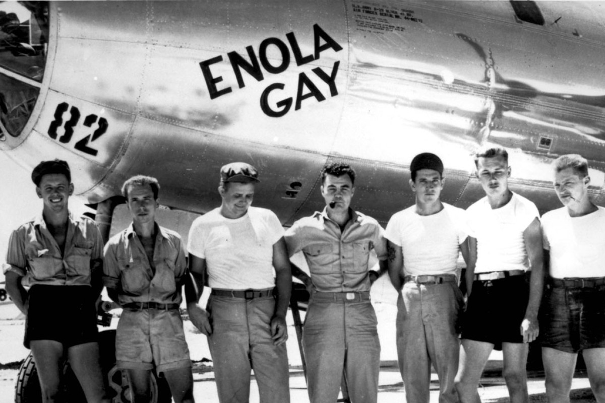 Pamięć o „Enola Gay” należy skasować. Jej nazwa brzmi „gejowsko”