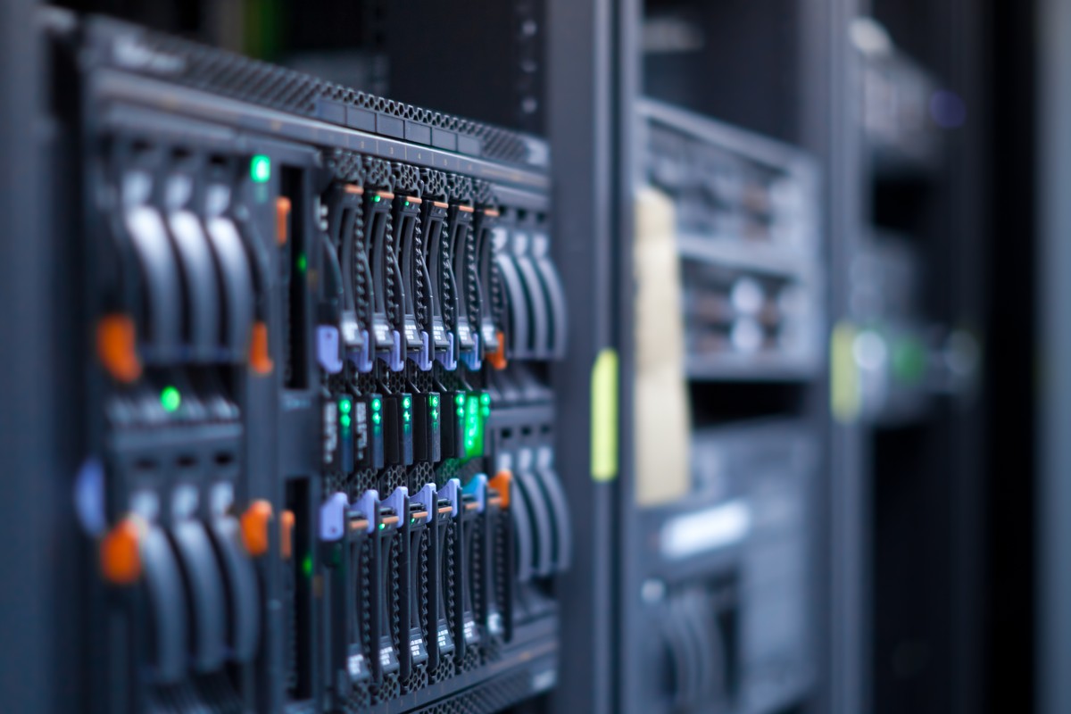Wydatki na serwery rosną w astronomicznym tempie. Dominacja jednego producenta