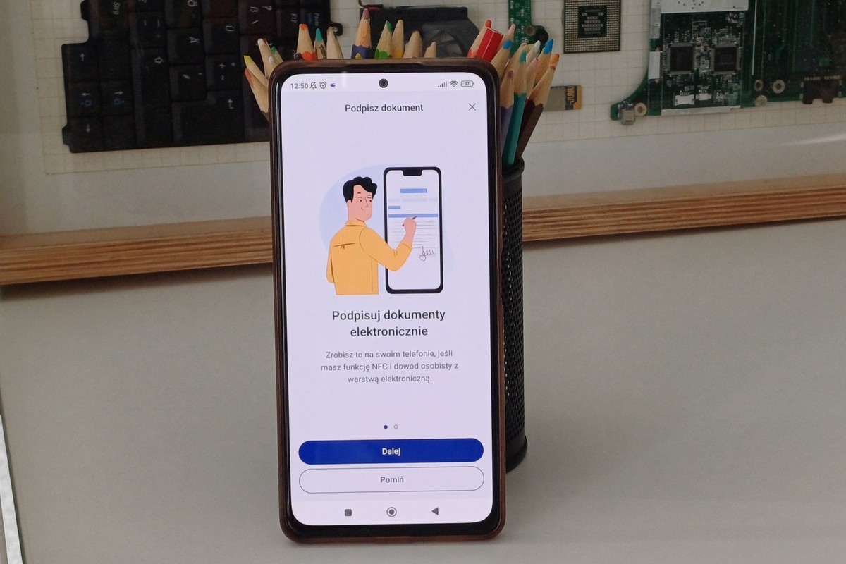 E-dowód w mObywatel. „Podpisz dokument” z dwiema nowymi funkcjami