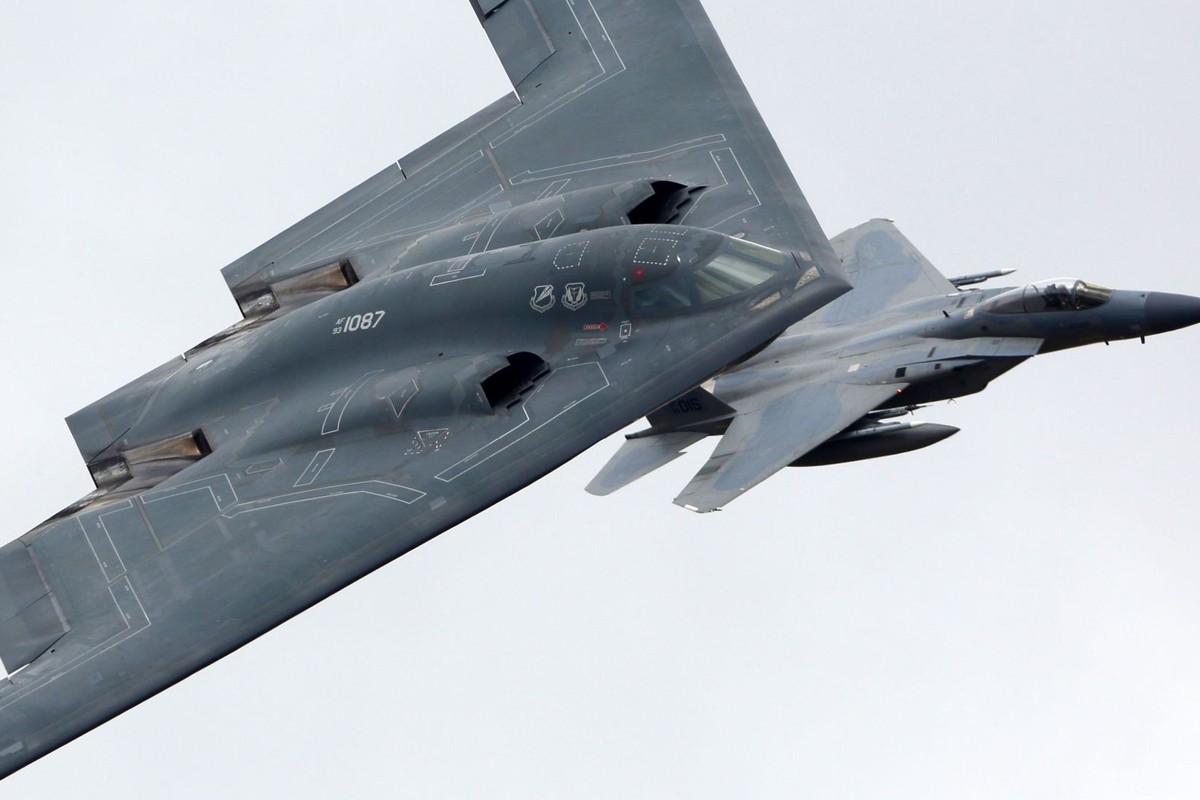 Tajemniczy lot bombowców B-2. USA gromadzą siły w kluczowej bazie