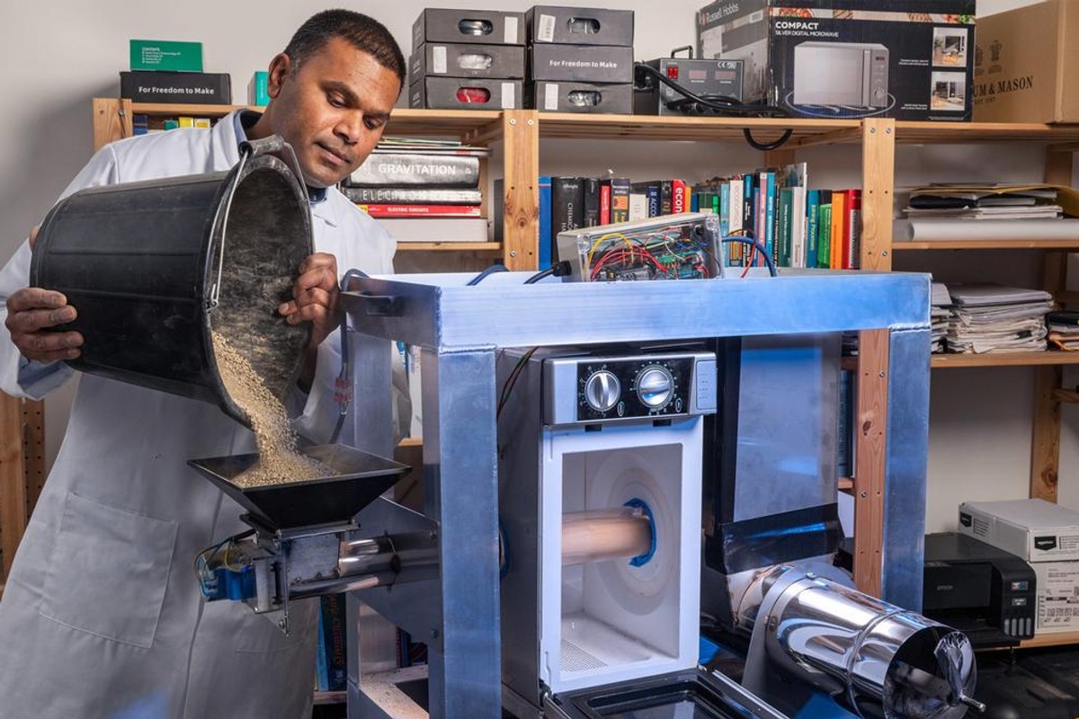 Brytyjczycy chcą pić wodę z Księżyca. Oczyści ją „mikrofalówka księżycowa”