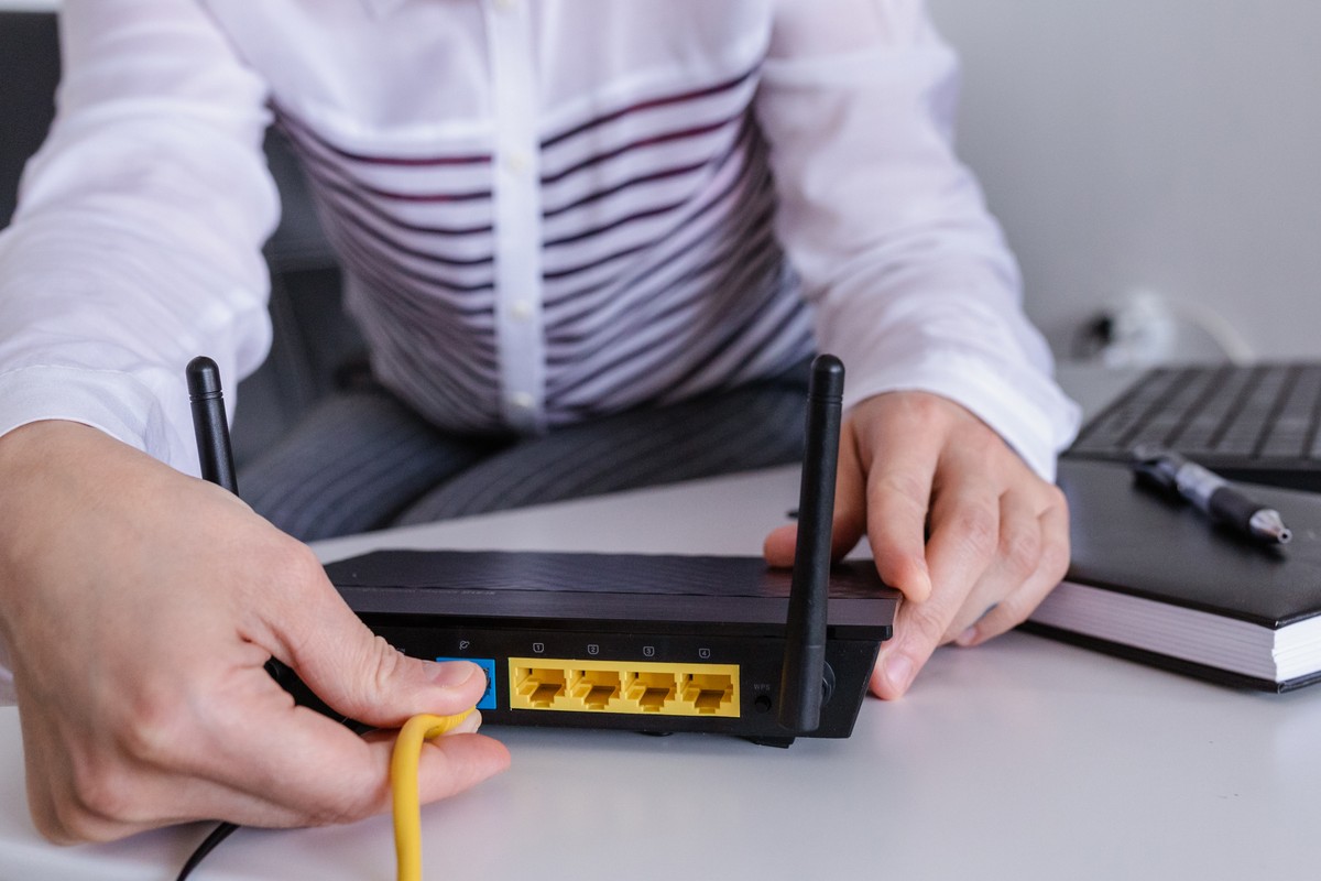 Wi-Fi czy po kablu? Oto jak najlepiej połączyć się z internetem