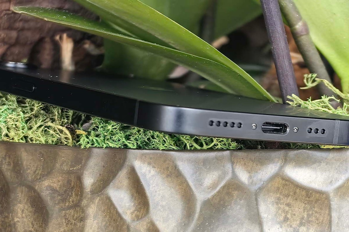 Apple rzuca wyzwanie rynkowi tańszych telefonów. Czy tani iPhone 16e spełni oczekiwania?