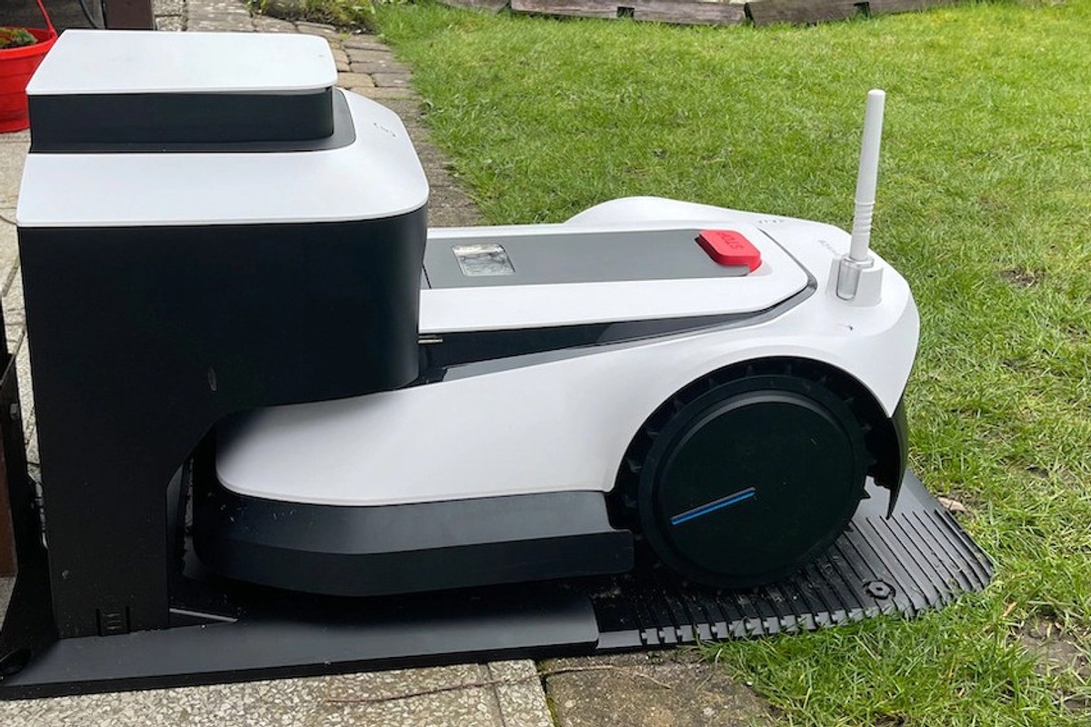 Ecovacs Goat G1 w teście: od odkurzania do koszenia