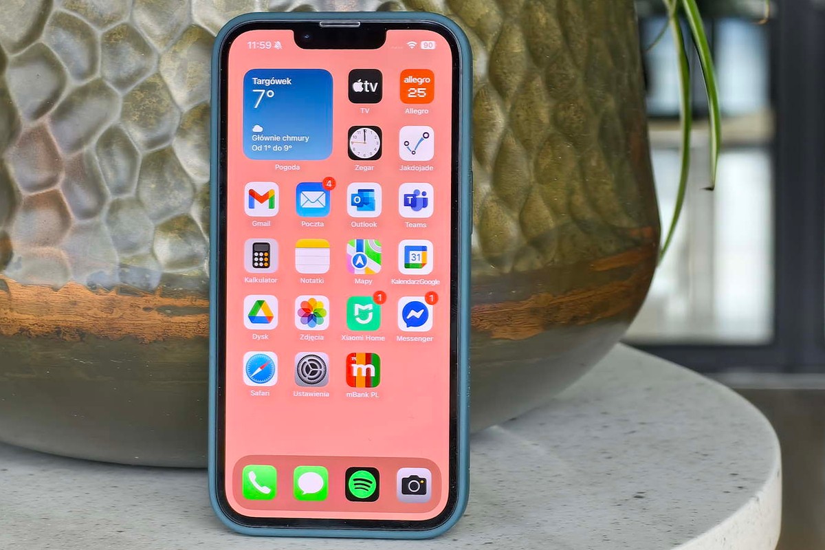 Test iPhone 16e. Tani telefon od Apple. Czy to w ogóle możliwe?