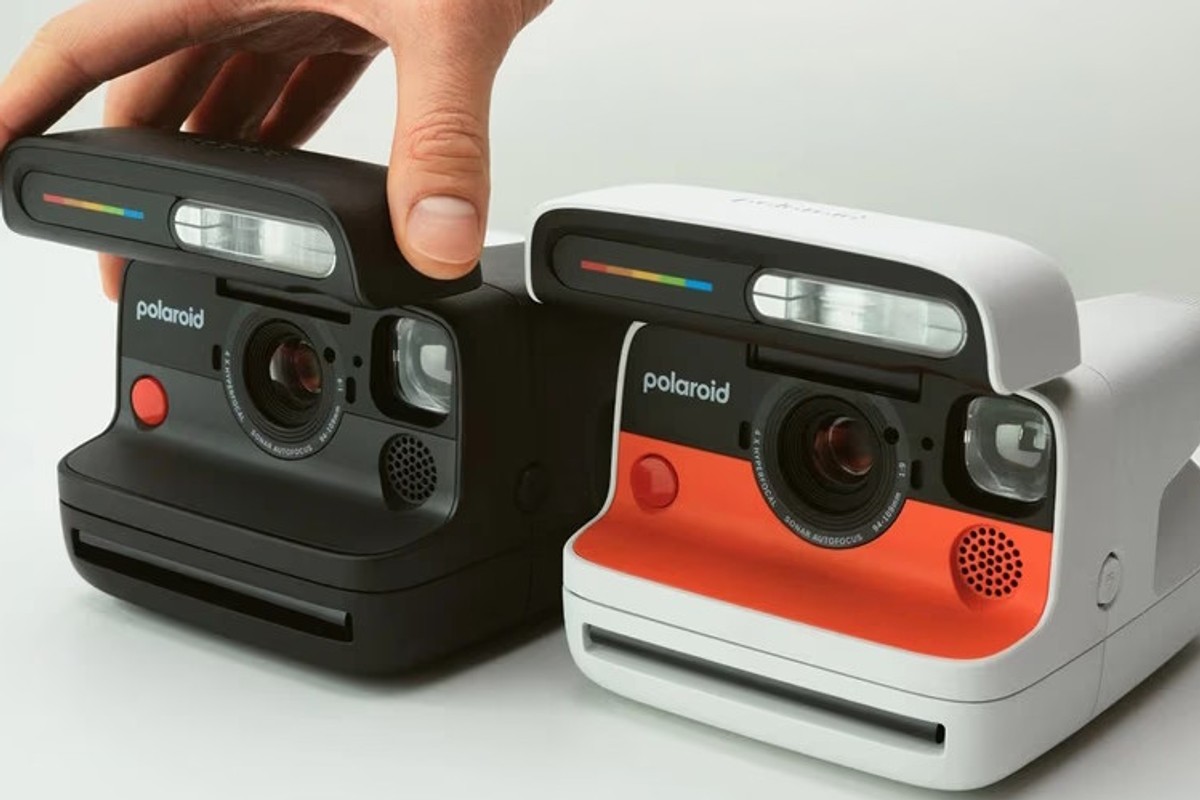 Это новая камера мгновенной печати от Polaroid. Он получил целых четыре линзы