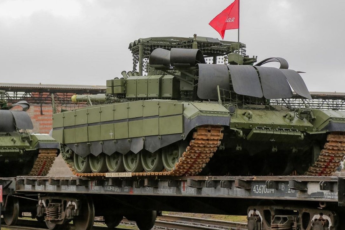 „Najlepszy czołg świata” jedzie do Ukrainy. Internet: trumna na gąsienicach