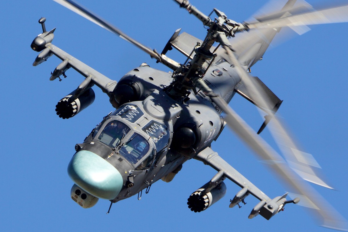 Ka-52 poluje na ukraińskiego drona nad Rosją. „Absolutne marnotrawienie”
