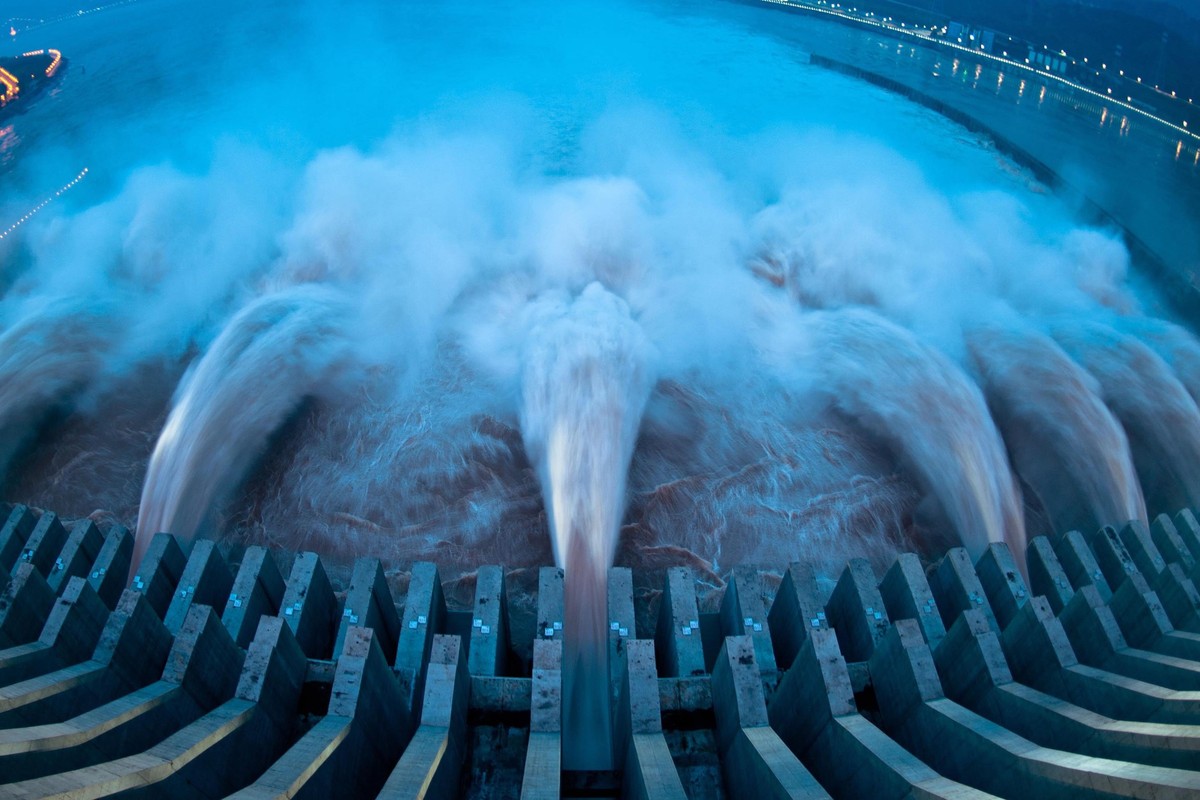 Budowali ją 17 lat. Jest tak duża, iż spowodowała przesunięcie biegunów!