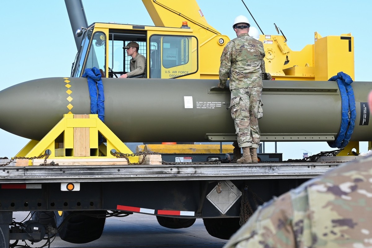 Niewypowiedziana groźba USA. Oto co trzeba wiedzieć o „bunker busterach”