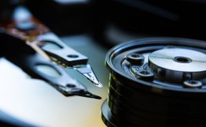 Podłączył „pasujący” kabel. W sekundę stracił 14 lat danych